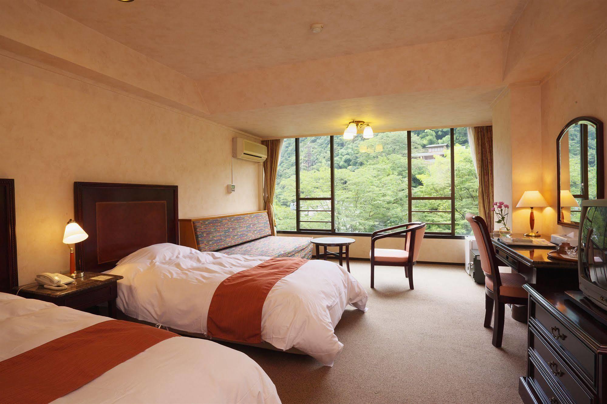 Tonosawa Quatre Saisons Hotel Hakone Bagian luar foto